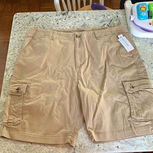-New- Men’s Old Navy Cargo Shorts/ size 42 long